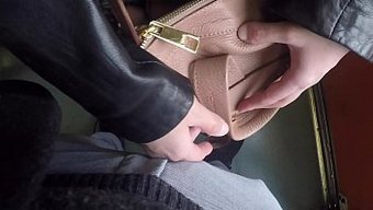 一个性感而淫荡的已婚...