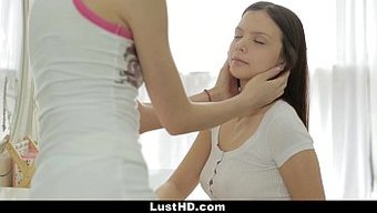 两个俄罗斯女同性恋室...