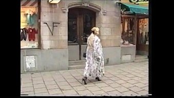 复古家庭主妇变得肮脏