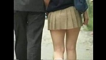 亚洲少女的硬核性交和...