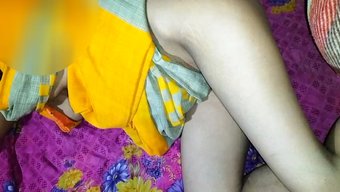 18岁的印度女孩为大...