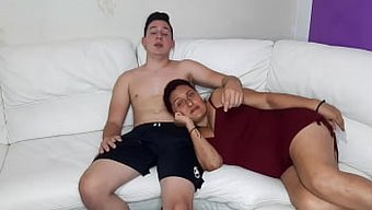 吸吮我继母的阴户