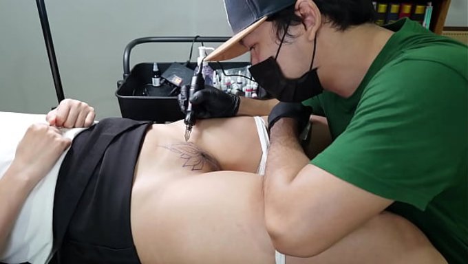 在私人纹身预订中,客户最终湿漉漉,被操,内射