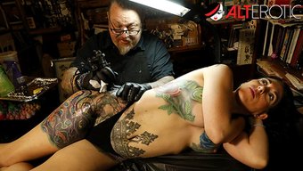 胸部丰满的marie...