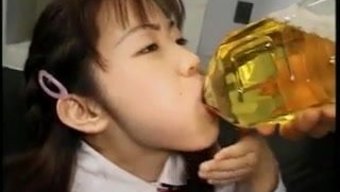 亚洲女孩被大鸡巴羞辱和操