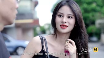 小胸部的亚洲宝贝在高...