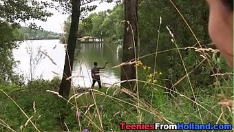 欧洲少女口中吞下精液
