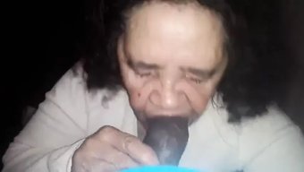 有假牙的业余奶奶享受大黑屌