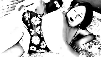 与熟女的惊人性爱:丰...