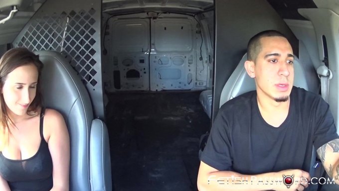 Ashley Adams被粗暴而狂野地操