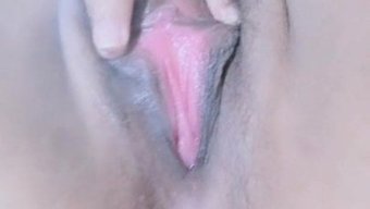 女孩自慰:自慰我毛茸...
