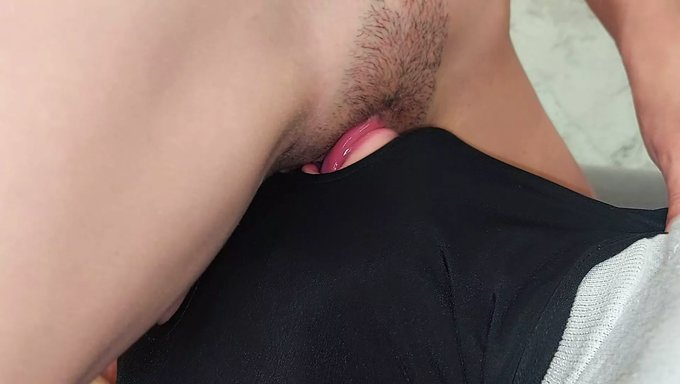 Bdsm女主人以特写脸坐和口交快感为主导