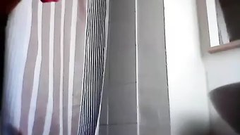 一个毛茸茸的拉丁美女...