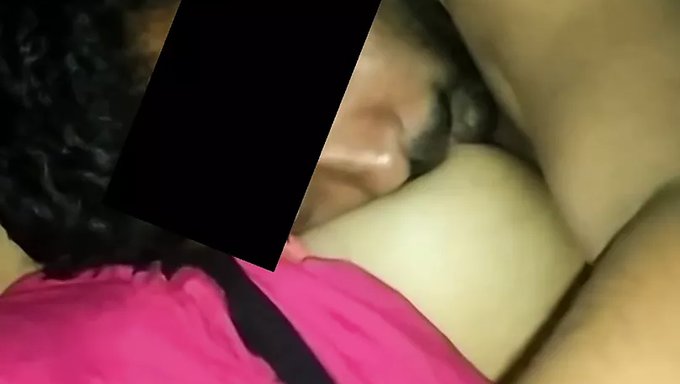拉尼的大胸部在这个视频中被吸吮