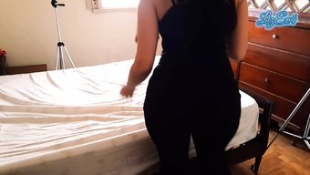 熟女被她的继兄操了她...