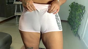大屁股的拉丁裔继妹在...