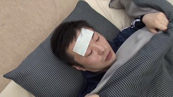 与年轻帅哥的熟女