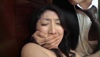 家庭主妇负债累累,为...