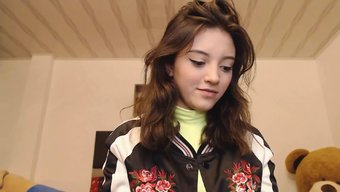 大屁股少女(18+)...