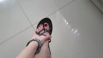 好玩的脚趾和人字拖:...
