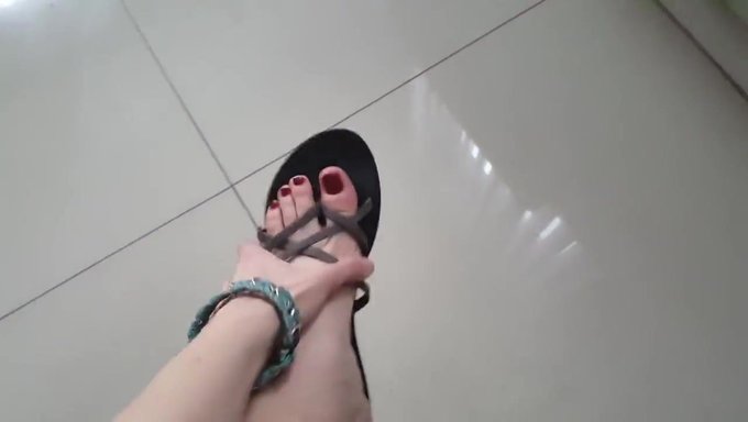好玩的脚趾和人字拖:性感视频