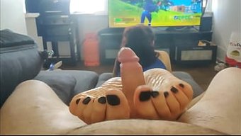 一段足交的pov视频...