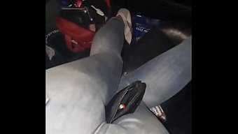 18岁哥伦比亚女孩被...