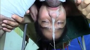 深喉和呕吐:喉交场景合集
