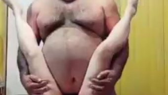 年轻的乡村女孩和名叫...