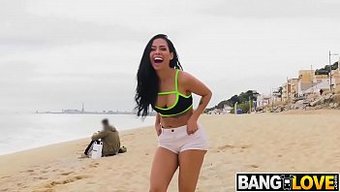拉丁美女被大鸡巴撑开...