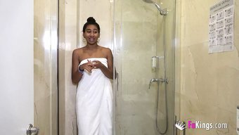 18+的少女被其他男...