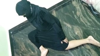 亚洲少女从后面被操