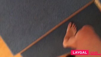 在屁股和内裤上射精