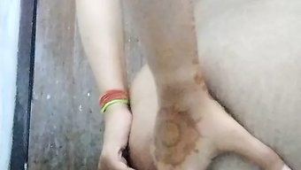 印度少女大学生在淋浴...