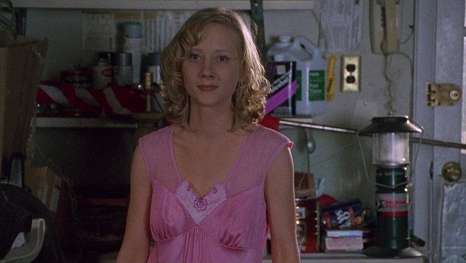 瘦弱而自然:1997年的anne Heche