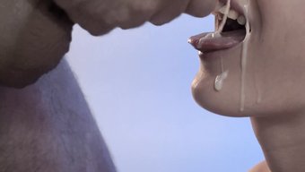 18岁的继妹在这个青...