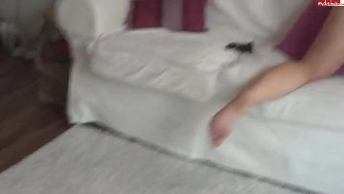 年轻奴隶的公共肛交羞辱