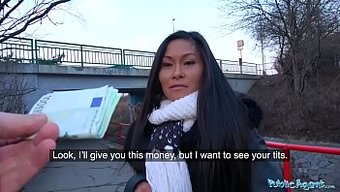 硬核泰国美女在公共场...