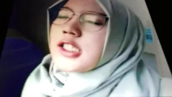 穆斯林男人用穆斯林女...