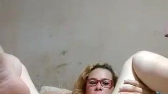 美丽的拉丁美女在自制...