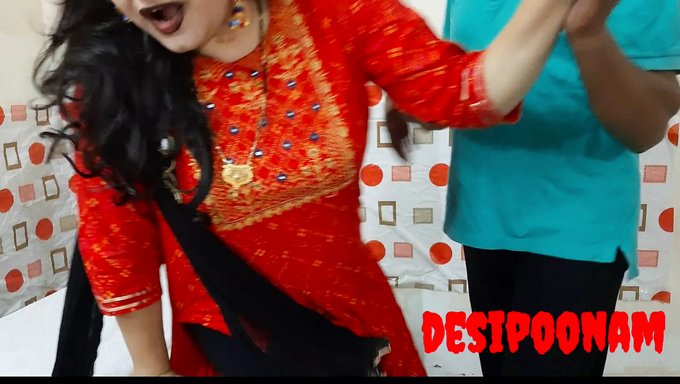 Desi Poonam被牡丹花干的业余视频