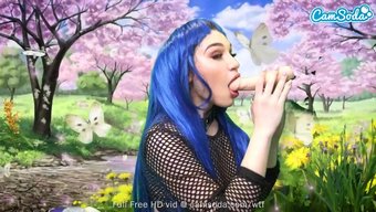 紧身少女用玩具和自己...