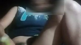 在尼泊尔村庄自慰和女性射精