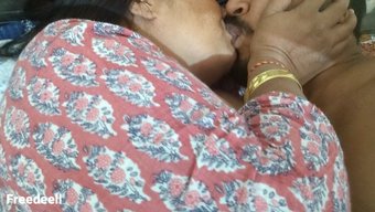 亚洲妻子在这个18+...