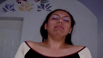 绿帽夫妇享受与业余妻...