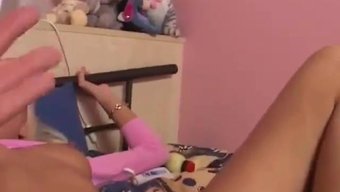 古怪的金发女郎在这个...