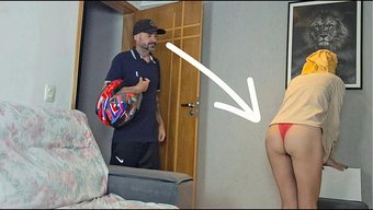一个已婚妇人收到外卖...