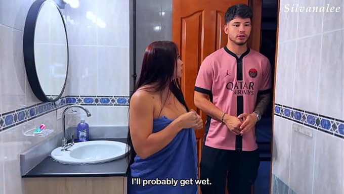 火辣熟妇silvana Lee在健身房勾引继子danner Mendez,欲火难耐。