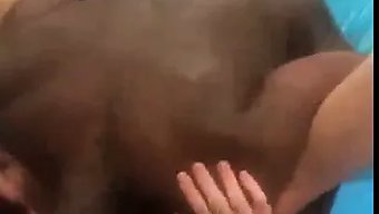 大黑屌:爸爸操他的小荡妇