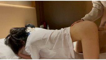十几岁的中国女孩被她...